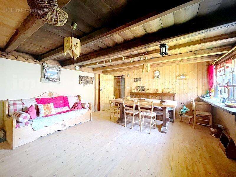 Chalet_D'Alpage_Brizon_Bonneville_secteur_calme_Nature_Residence_Secondaire_vue_montagne_rare_Atypique_frontière_Suisse_Genève_FRONTALIERS_salon_cuisine_terrain_boisé_ - Maison à BRIZON