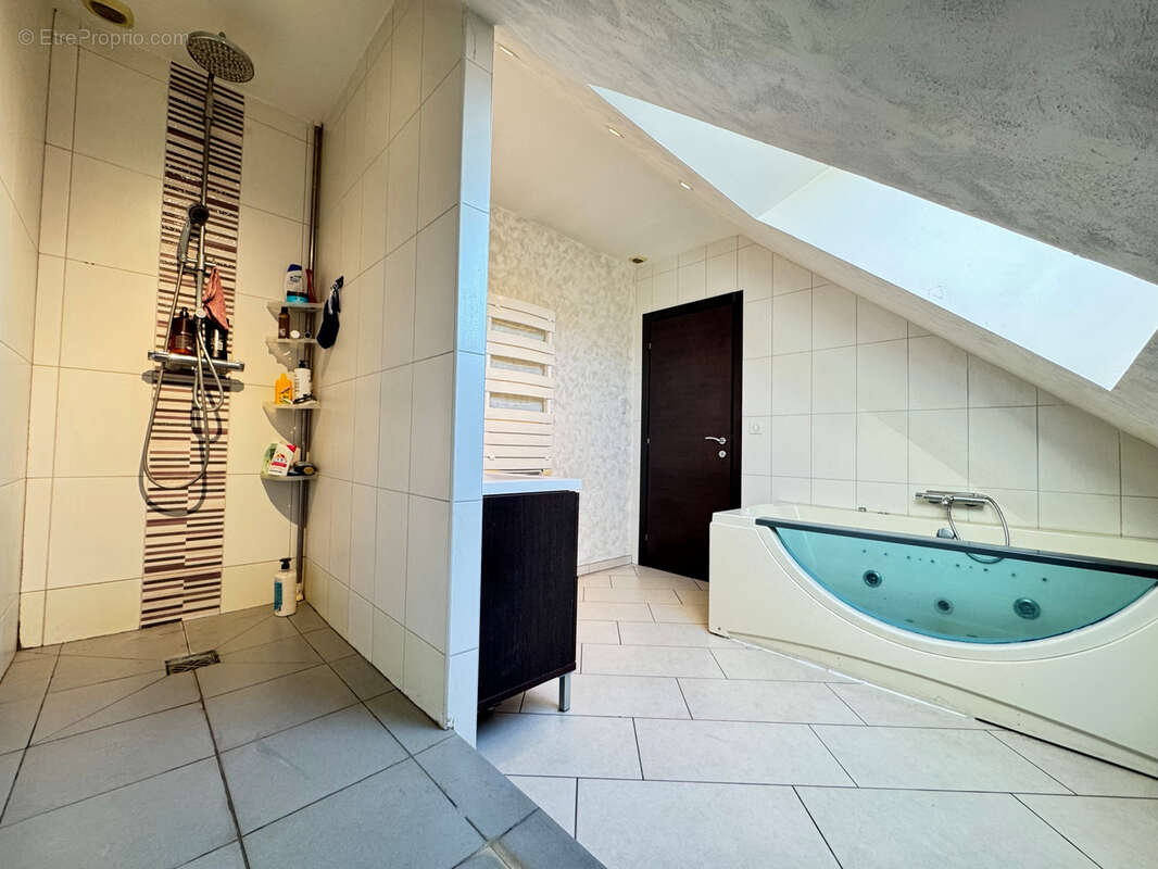 Appartement à MONTREUX-CHATEAU