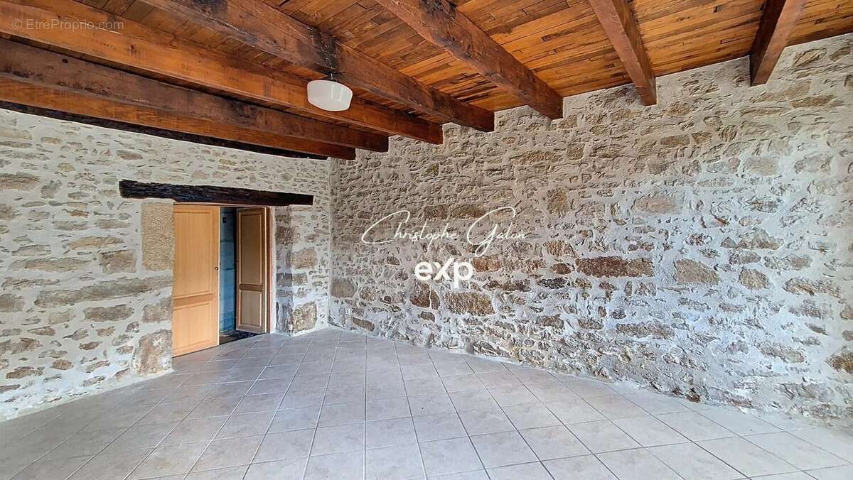 Maison à CHATEAUPONSAC