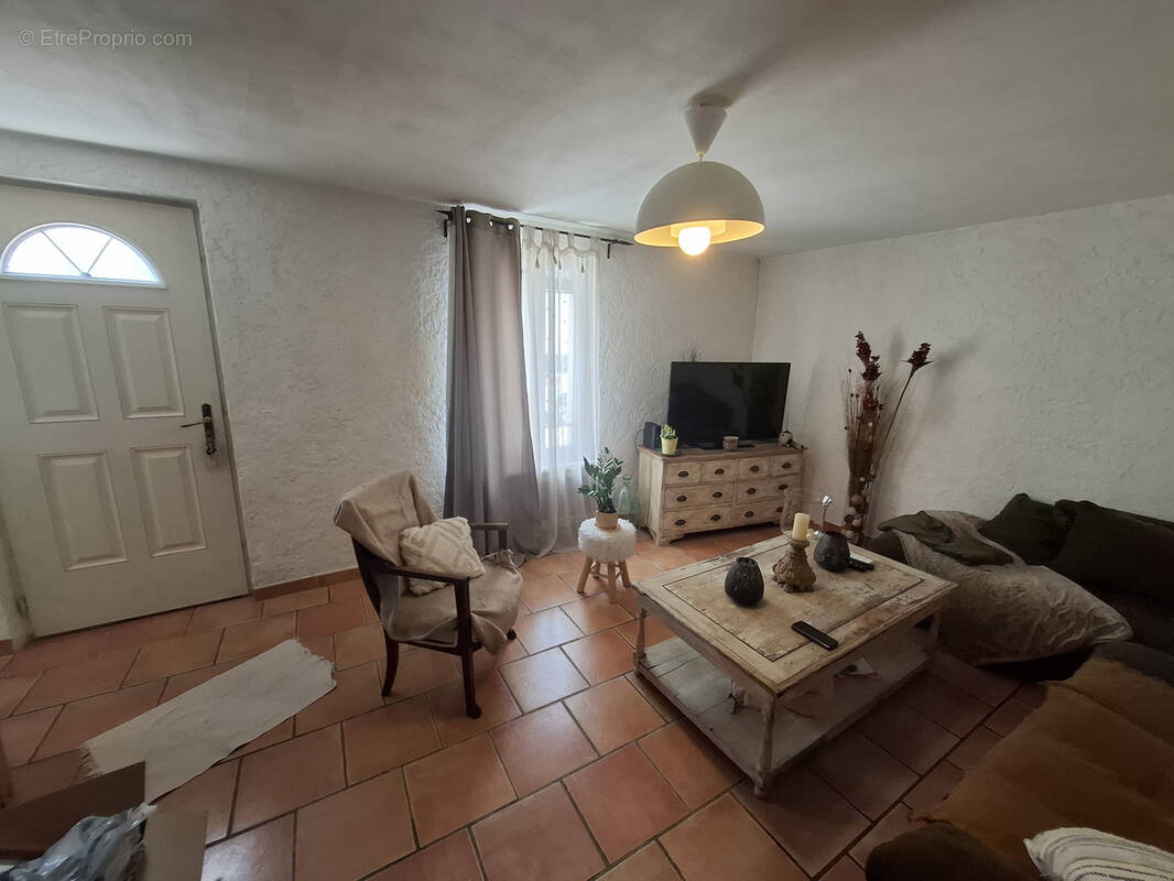 Maison à FONTVIEILLE