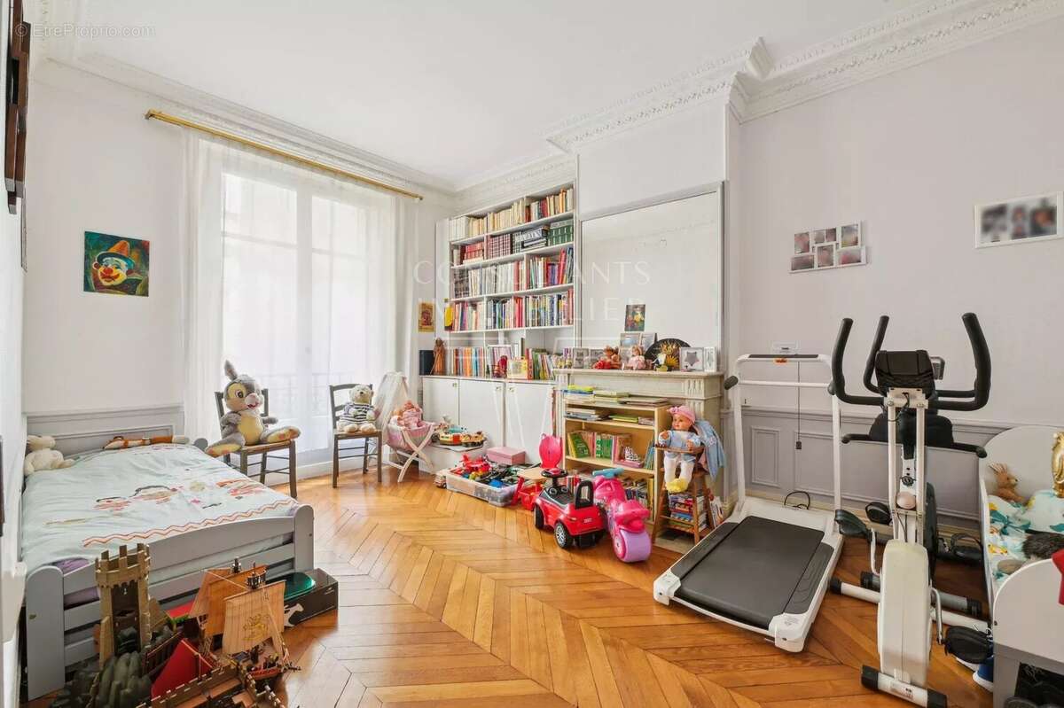 Appartement à PARIS-17E