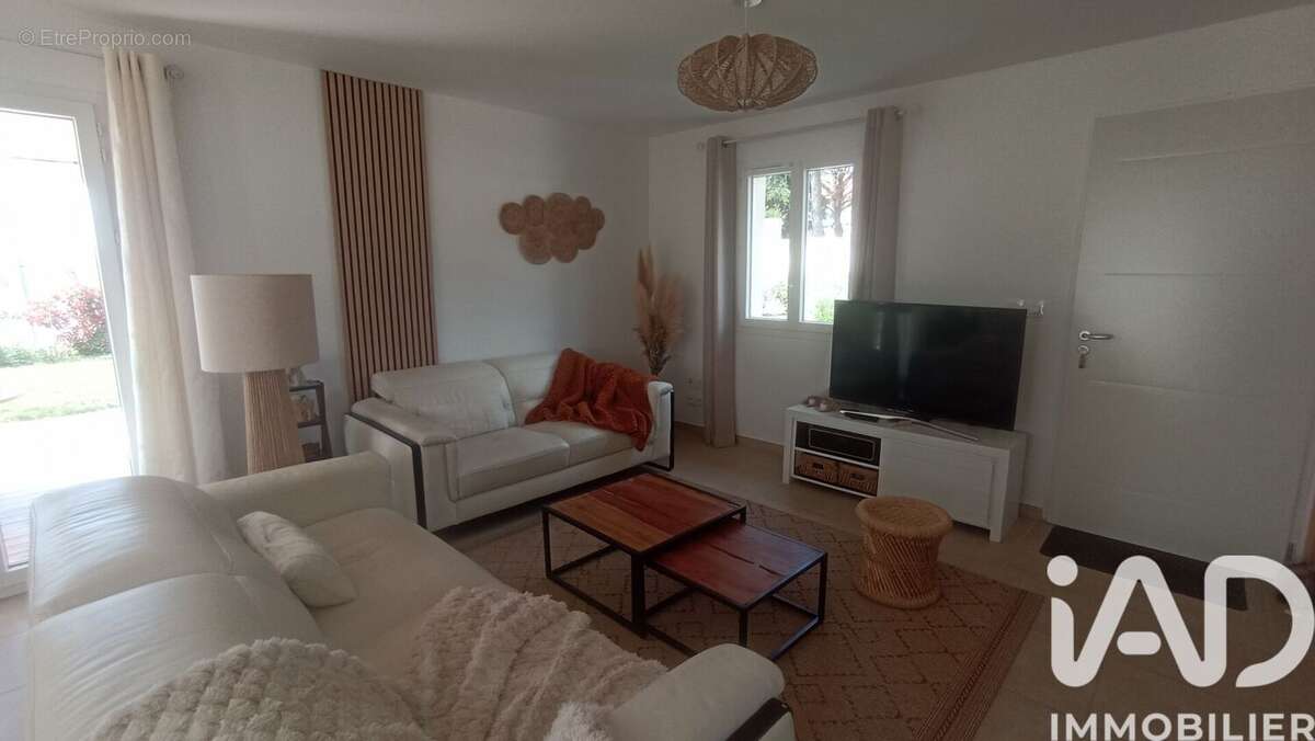 Maison 86 m² à Puy-Saint-Martin  - photo 7