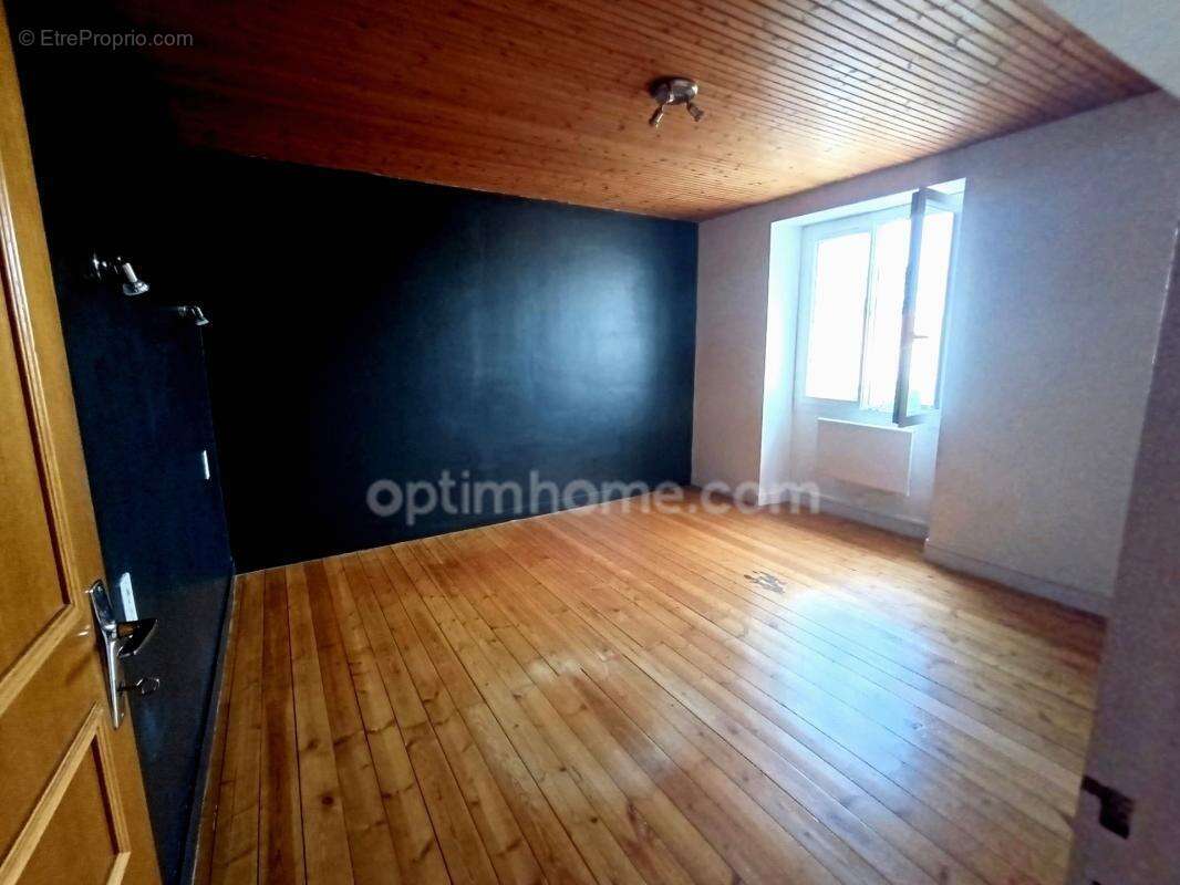 Maison de ville rénovée de 100 m² avec jardin de 600 m² et dépendance - photo 6