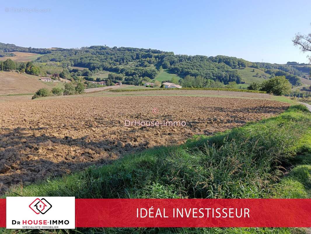 Terrain à SAINT-HILAIRE-DE-LUSIGNAN