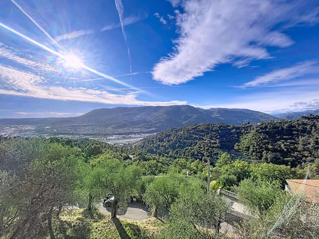Maison à CASTAGNIERS