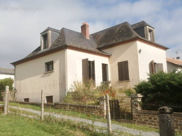 Maison à MAGNAC-LAVAL