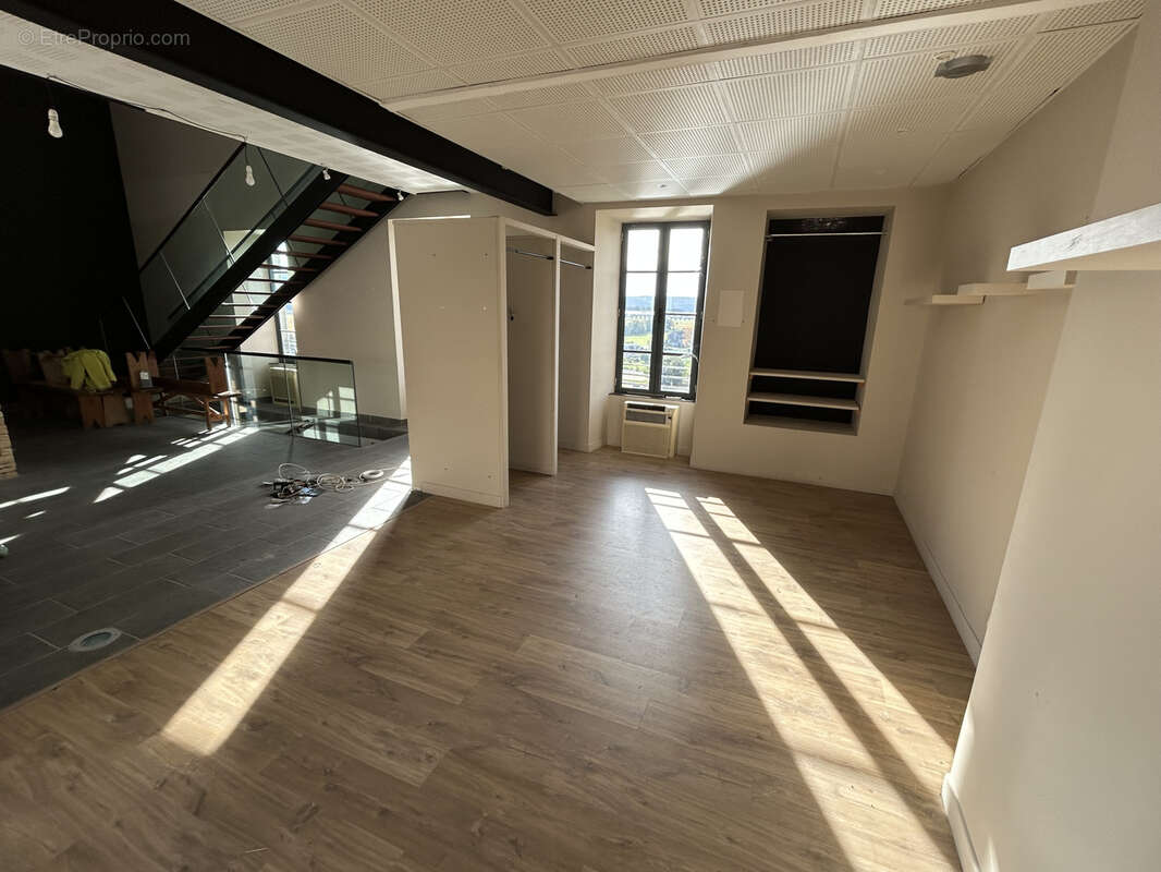 Commerce à PUY-L&#039;EVEQUE