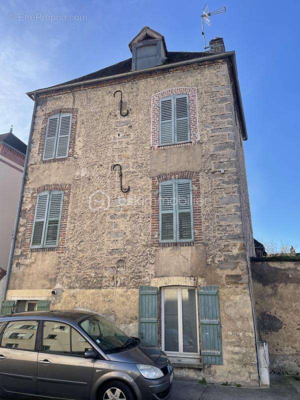 Appartement à VILLENEUVE-SUR-YONNE