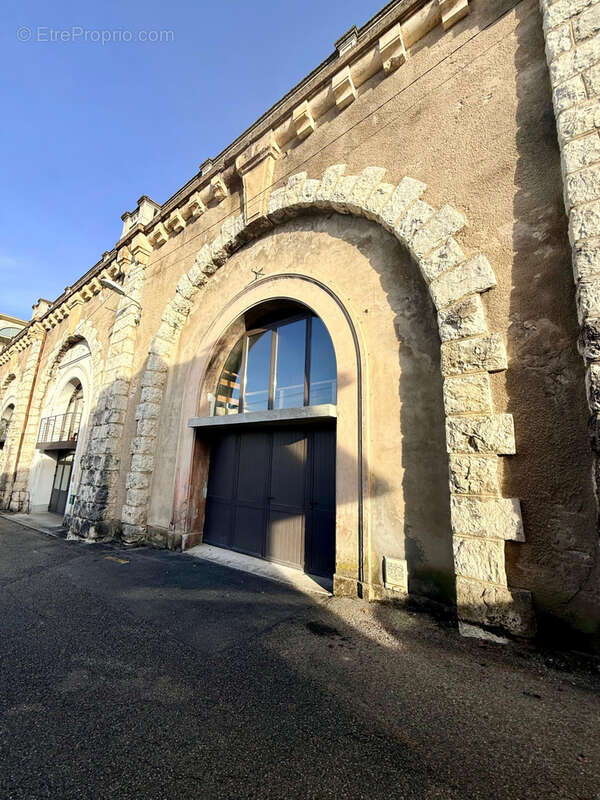 Parking à AIX-LES-BAINS