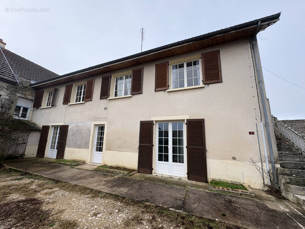 Maison à MONTCEAU-ET-ECHARNANT