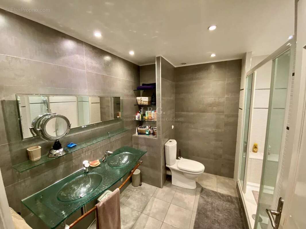 Appartement à MARSEILLE-6E