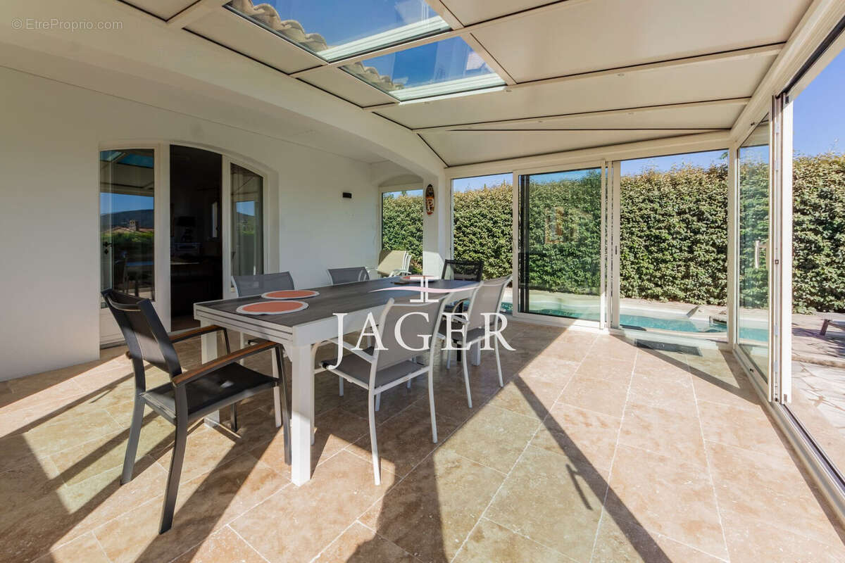 Maison 130 m² à Cogolin  - photo 6