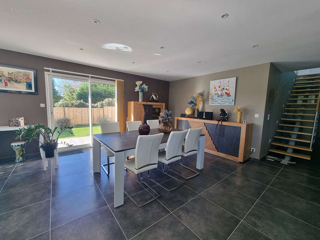 Maison à DRAGEY-RONTHON