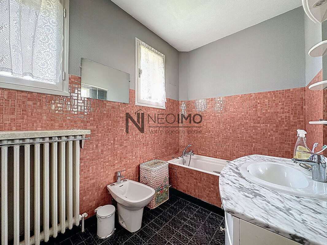 Maison à NEUFCHATEAU