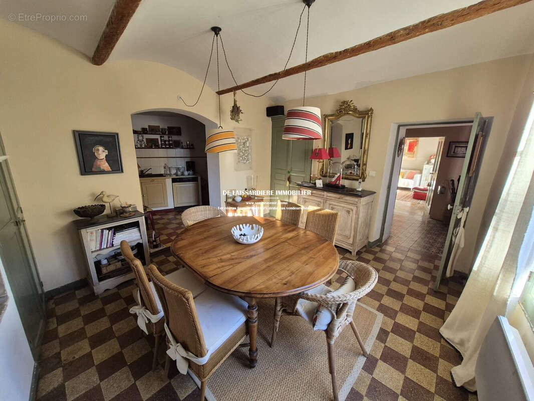 Maison à VAUGINES