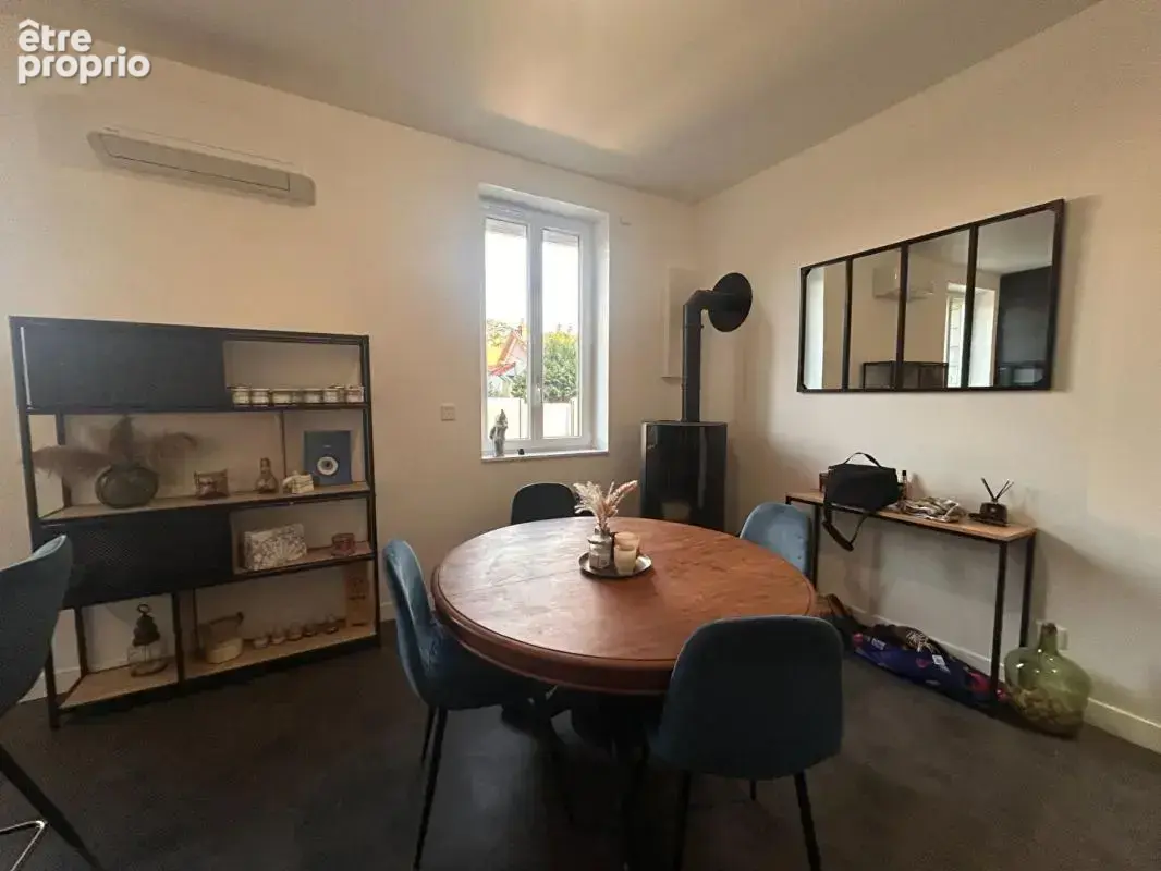 Maison de ville rénovée avec terrain clos de 200 m² et terrain de pétanque - photo 4