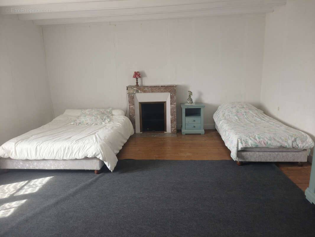 Maison de 205 m2 - 7 pièces avec 4 chambres - Dépendances - photo 10