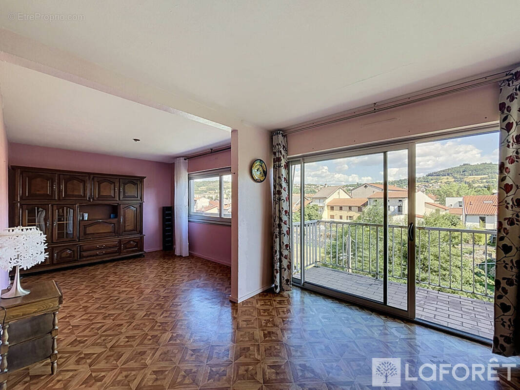 Grand T4 de 101 m² avec garage, balcon et vue dégagée - photo 1