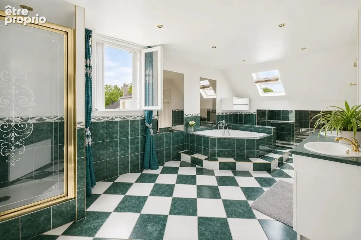 Maison à vendre 10 pièces avec piscine a MONTFERMEIL (93) - photo 10