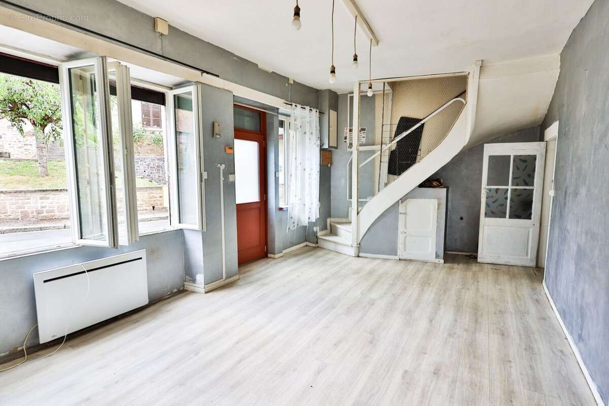 Maison à SAINT-GERMAIN-LES-BELLES