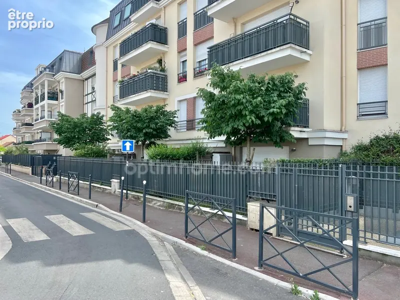 Appartement à vendre 4 pièces - 2 chambres - 2 Salles de bain - 2 Places de parking - Terrasse - FRANCONVILLE (95) - photo 12