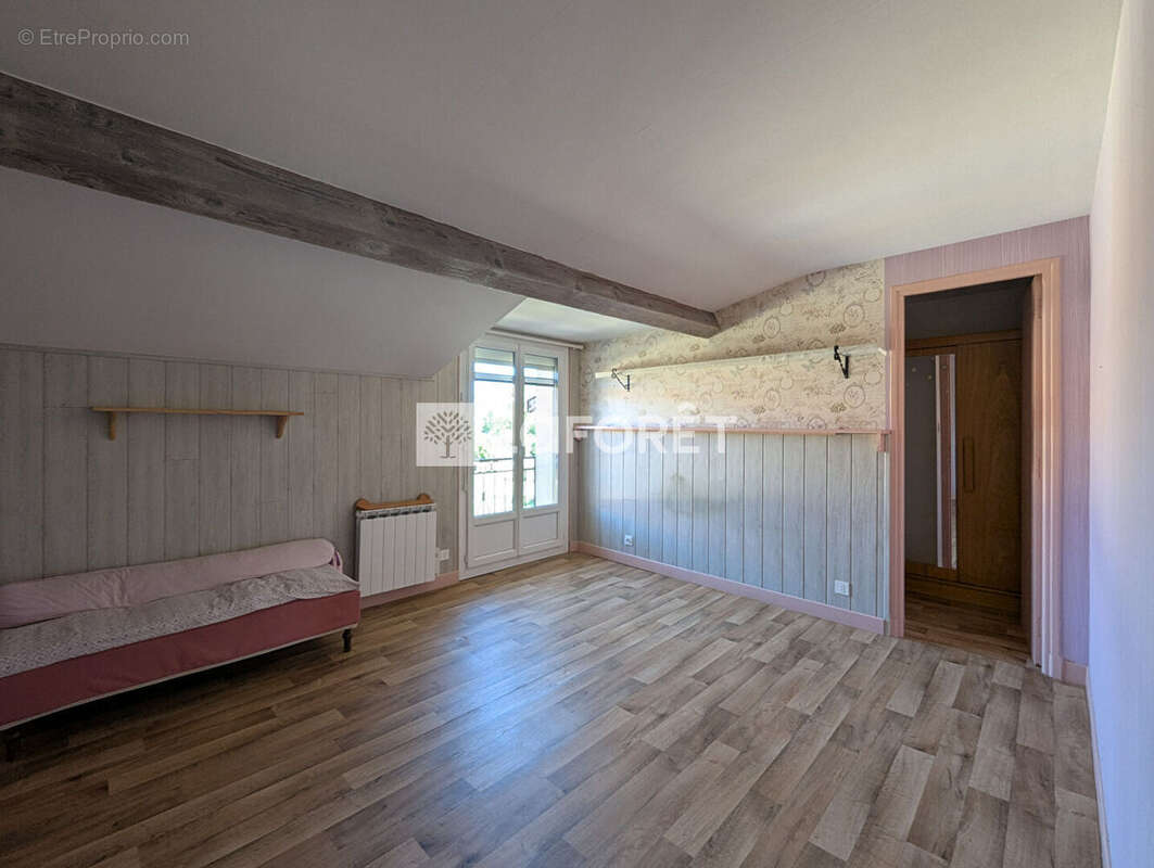 Maison à REYNIES