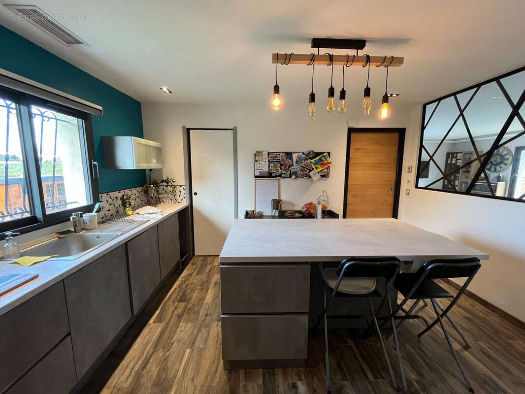 Maison à AMBARES-ET-LAGRAVE