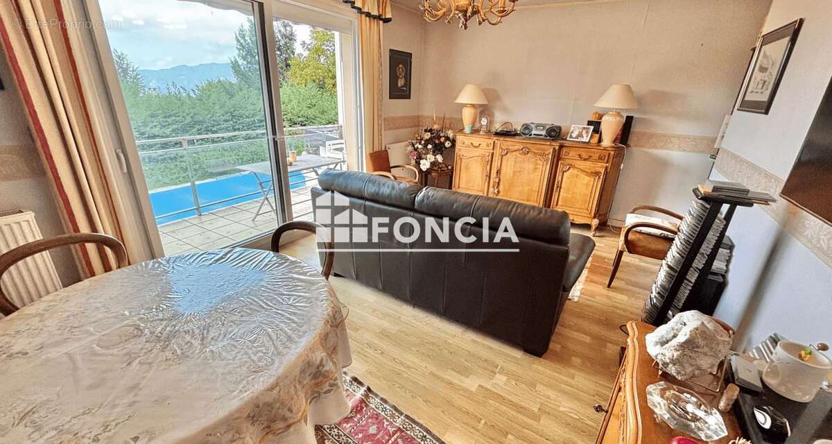 Maison à PUGNY-CHATENOD