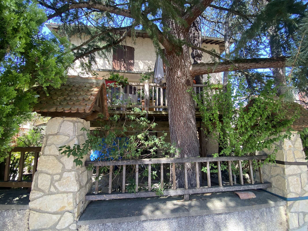 Maison de village de 102 m2 avec local commercial de 100 m2, jardin, terrasse et possibilité d'agrandissement - photo 16