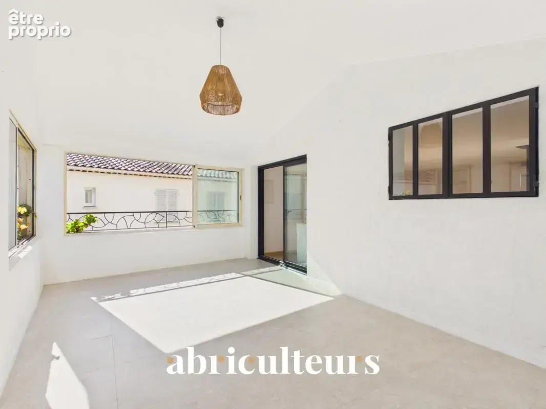 Appartement T4 de 107 m² avec entrée indépendante en vente à Grans (13450) - photo 4