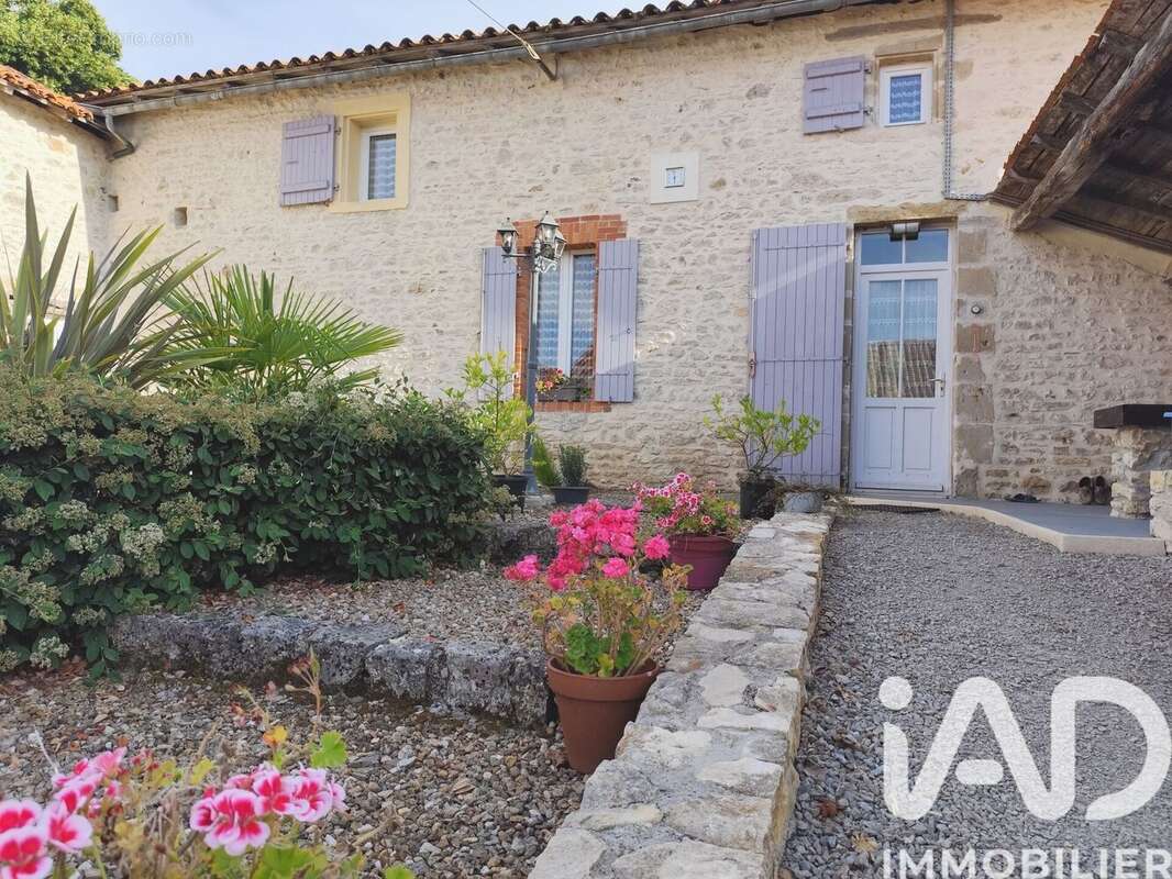 Photo 2 - Maison à SAINT-CLAUD