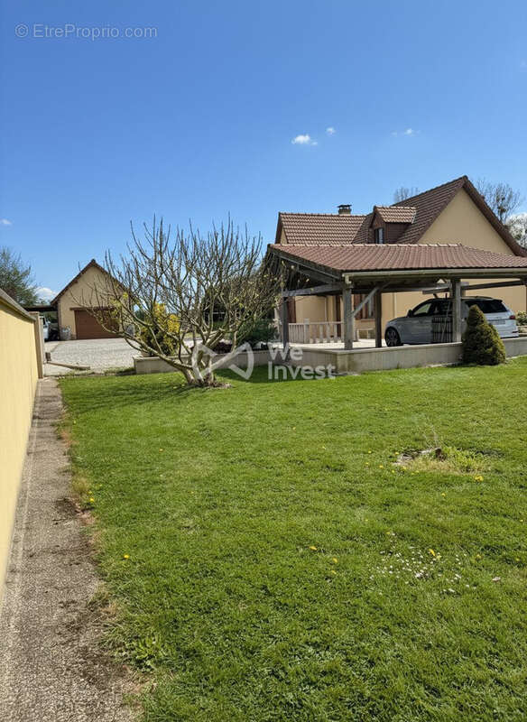 Maison 138 m² à Neuville-Ferrieres  - photo 2