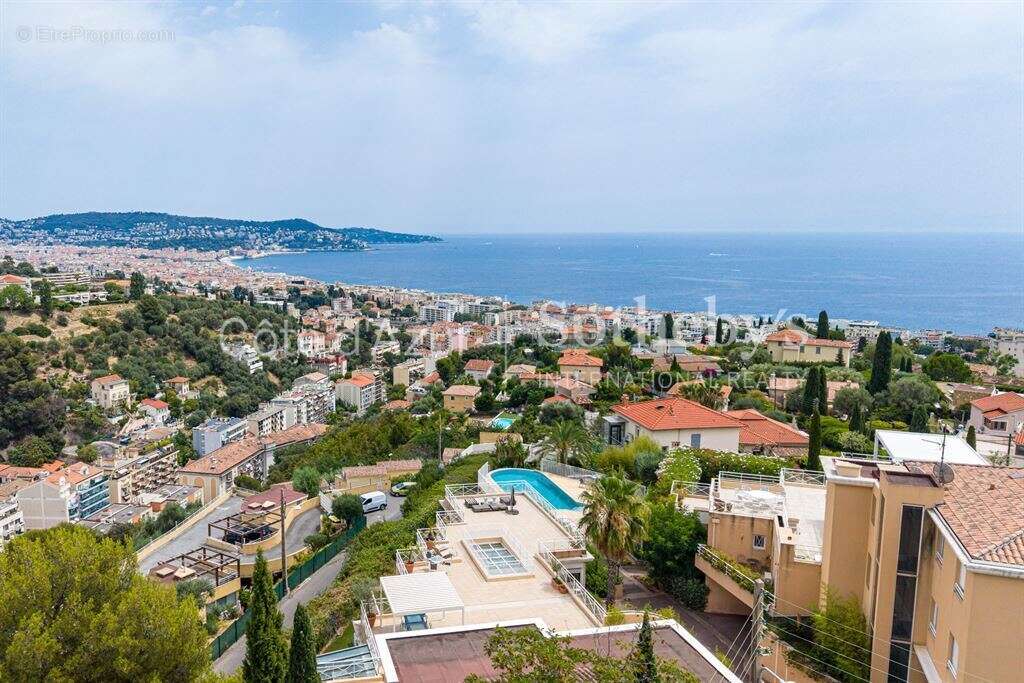 Duplex avec jardin, piscine et vue panoramique sur la mer sur les hauteurs de Nice - photo 17