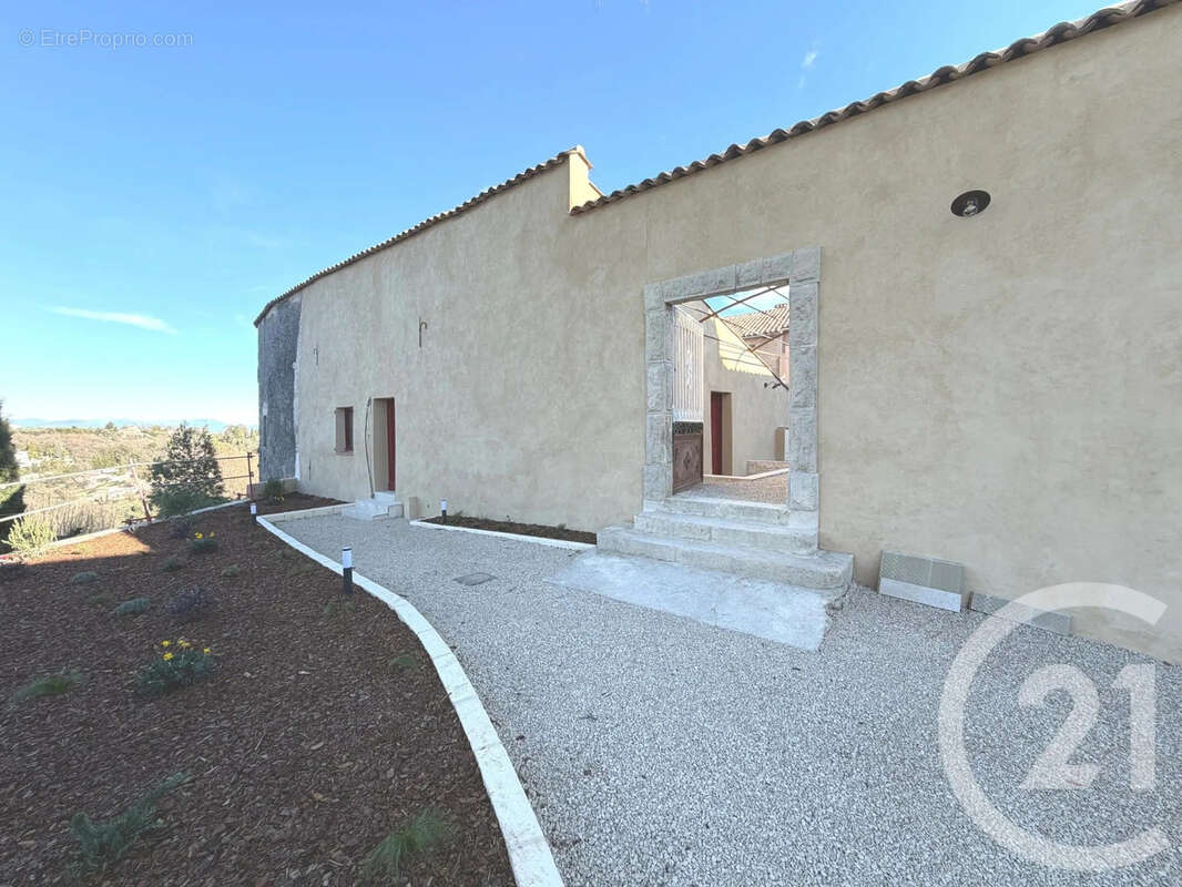 Appartement à CHATEAUNEUF-GRASSE