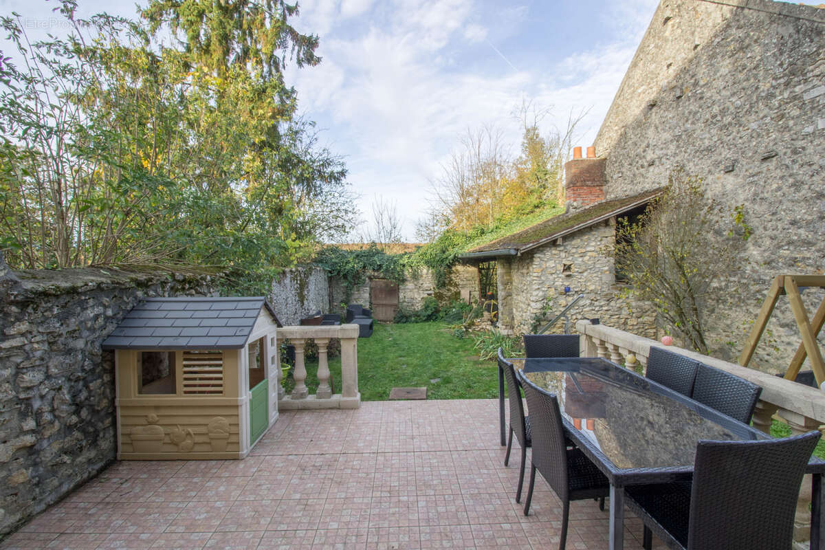 Maison à VILLENEUVE-SUR-AUVERS