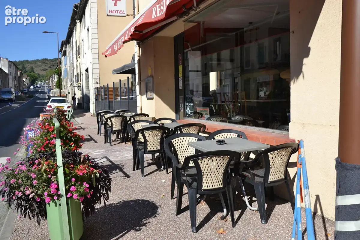 ST Pons de Thomières hérault murs et fonds Bar restaurant Hotel - photo 3
