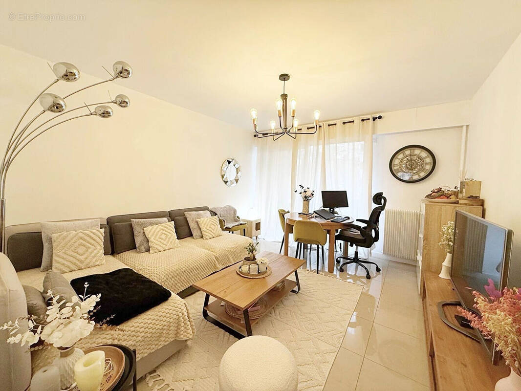 Appartement à NANTERRE