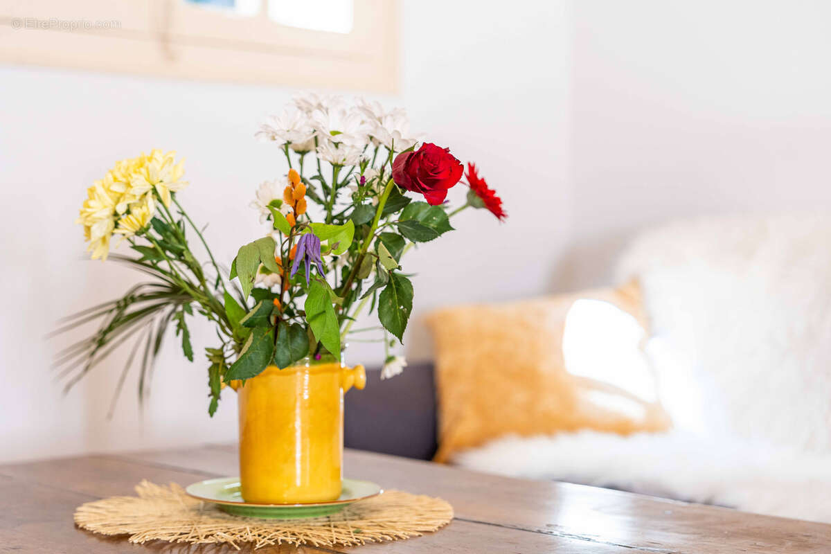 Appartement à TOURRETTES-SUR-LOUP