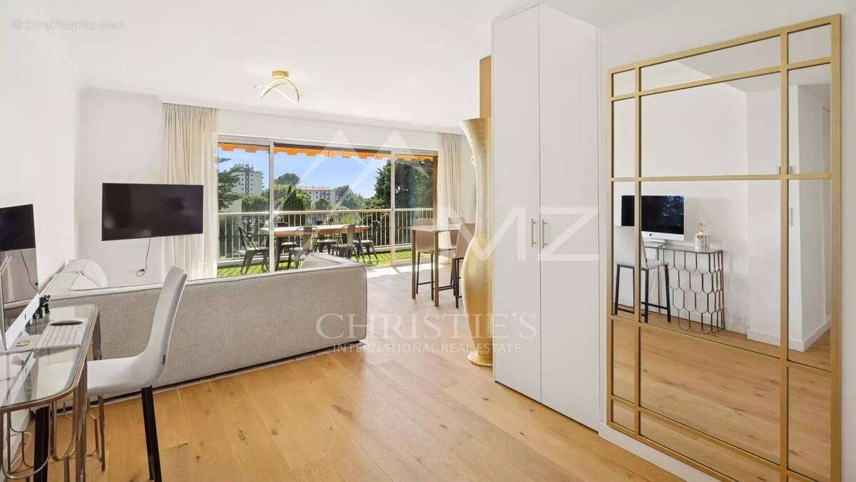 Appartement à LE CANNET