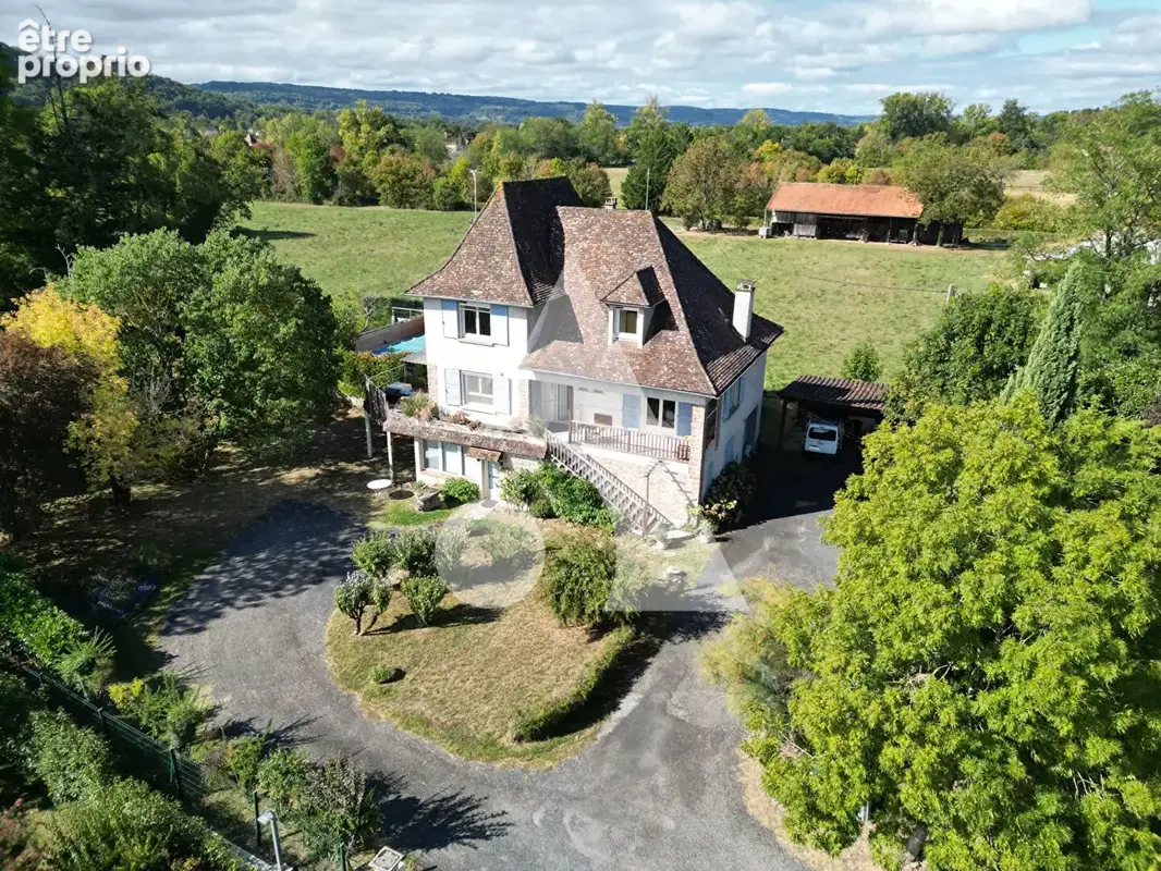 Maison Bretenoux 192m² avec appartement, 8 pièces, 4 chambres, piscine. - photo 1