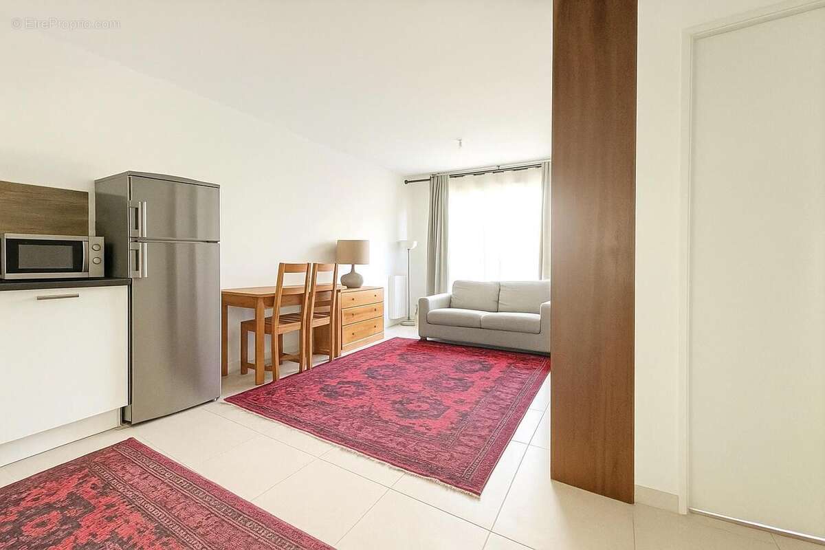   - Appartement à DECINES-CHARPIEU