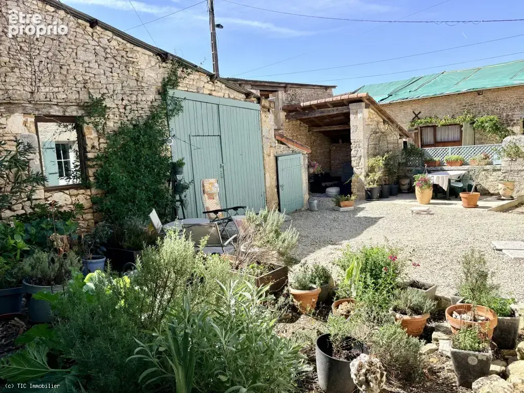Maison de Village en Pierre Renovée avec 3 Chambres - photo 33