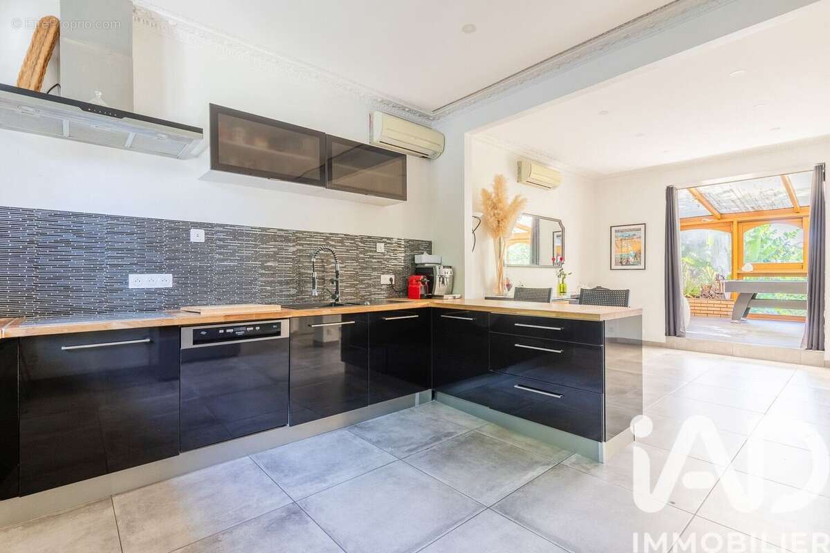 Maison 187 m² à Villeneuve-Le-Roi  - photo 4