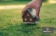 Terrain à SAINT-ERME-OUTRE-ET-RAMECOURT