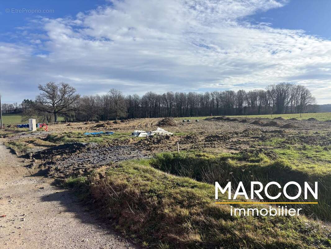 Commerce à SAINT-PIERRE-DE-FURSAC