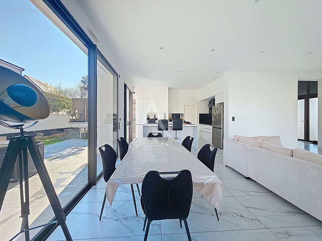 Maison à MONTREUIL-JUIGNE