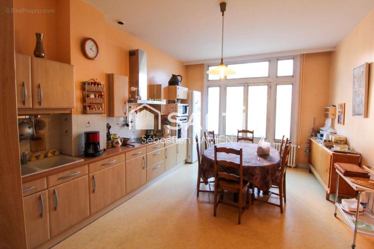 Appartement 206 m² à Montceau-Les-Mines  - photo 9