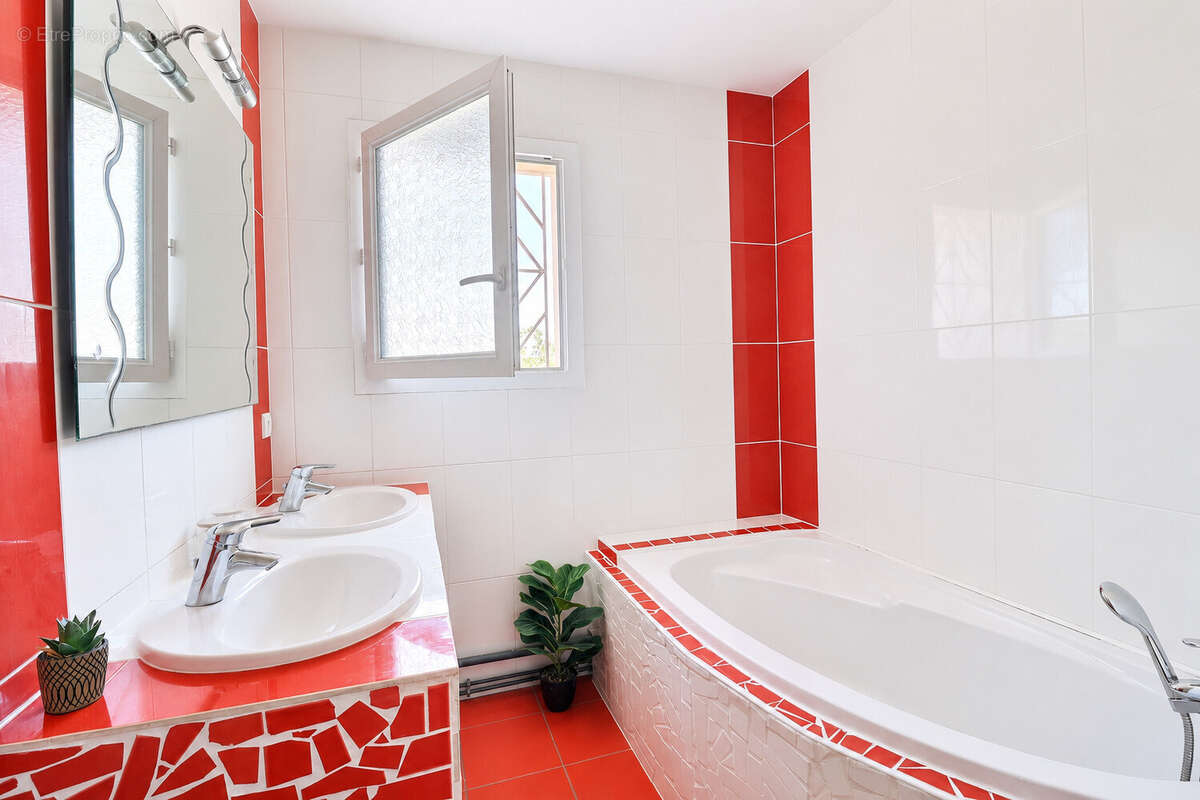 Maison familiale avec dépendance - photo 7