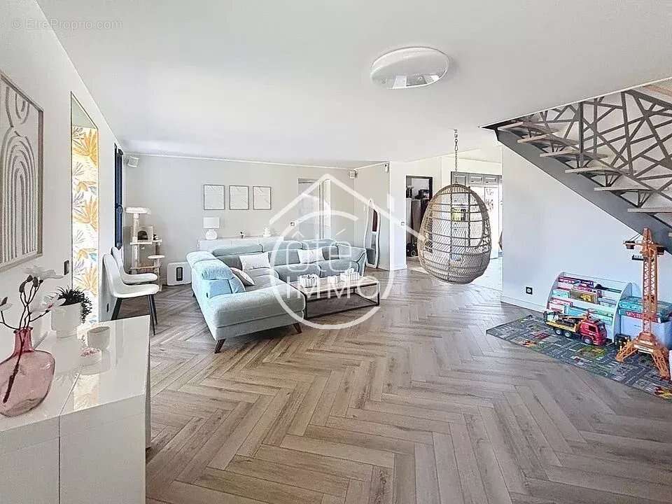 Maison à SAINT-JEAN-DE-BLAIGNAC