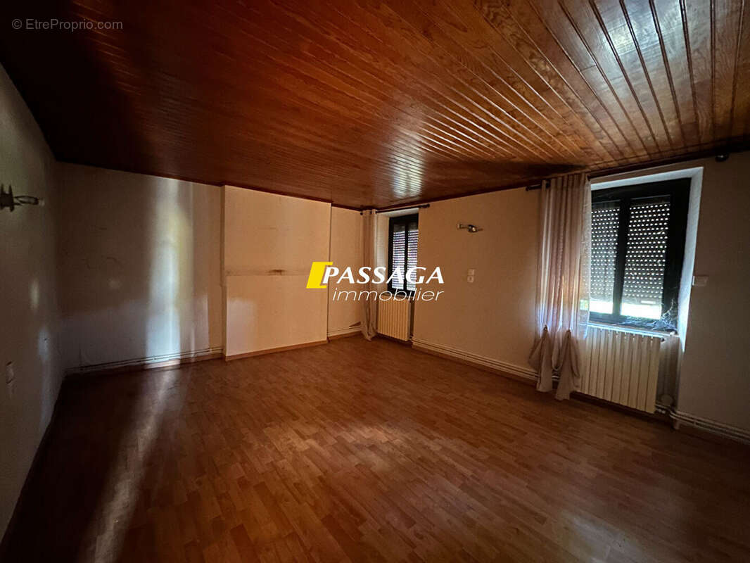 A VENDRE - Maison de type 5 avec terrain attenant - 140 m²  environ - OLEMPS - photo 9